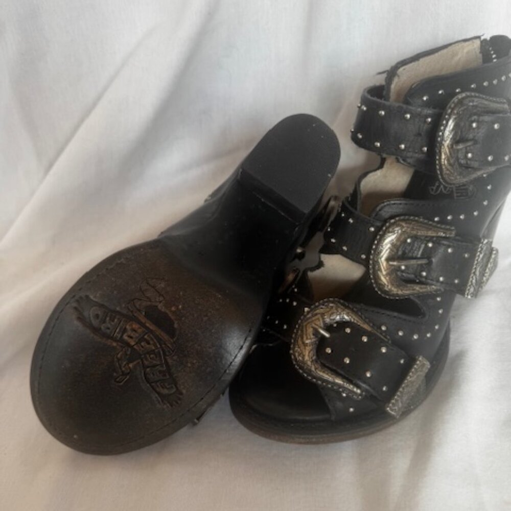 Freebird Violet - size 7, new in box never worn